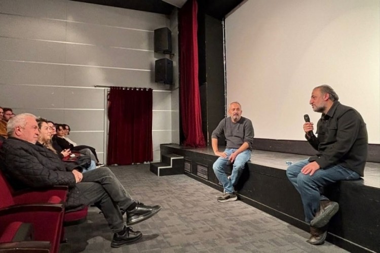 &Ouml;zcan Alper 'Erken Kış' filmiyle Nil&uuml;ferlilerle buluştu
