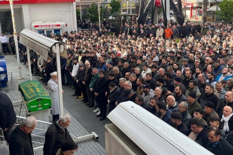 Trafik kazasında hayatını kaybeden muhtar, son yolculuğuna uğurlandı