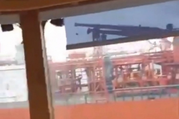 Marmara Denizi'nde s&uuml;r&uuml;klenen LPG gemisi kurtarıldı