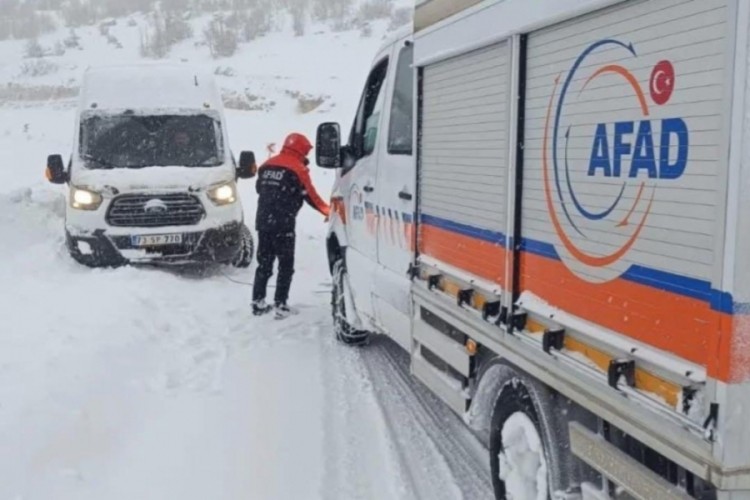 Bakan Yerlikaya: Kar yağışıyla m&uuml;cadele kapsamında toplam 42 bin 143 personel g&ouml;revde