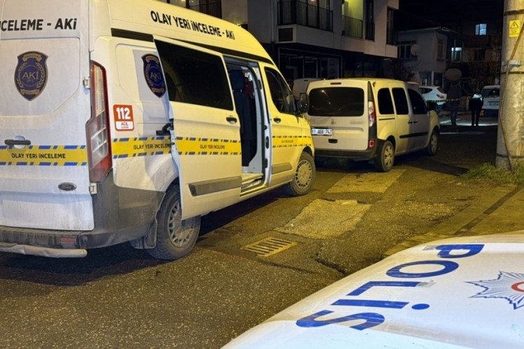 Sokak ortasında silahla vurulmuş halde bulunan bir kişi hayatını kaybetti