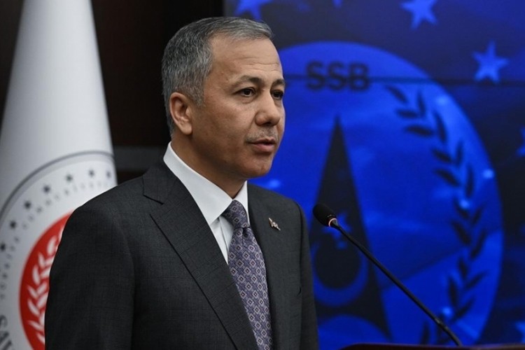 Bakan Yerlikaya, şehit polis memuru Fethi Sekin'i andı