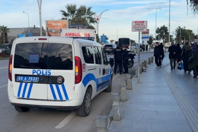 Motosikletin &ccedil;arptığı yaya yaralandı