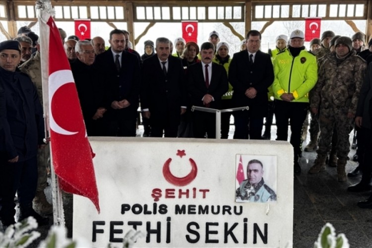 Şehit polis Fethi Sekin Elazığ'da kabri başında anıldı