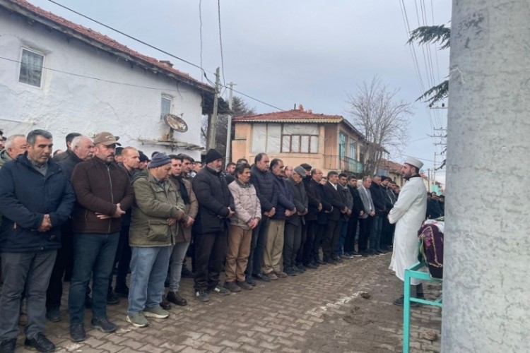 Feci kaza kurbanları toprağa veriliyor