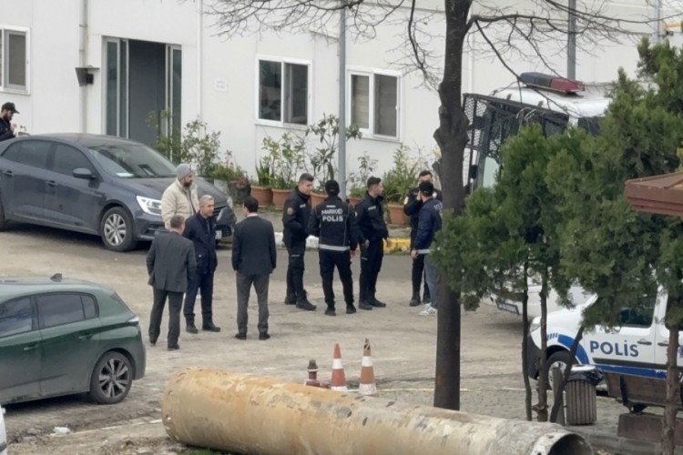 Uyuşturucu soruşturmasında g&ouml;zaltına alınan &uuml;nl&uuml;ler Adli Tıp Kurumu'na getirildi