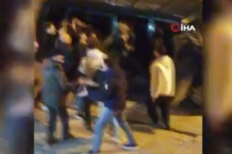 Asker eğlencesinde yumruklar havada u&ccedil;uştu