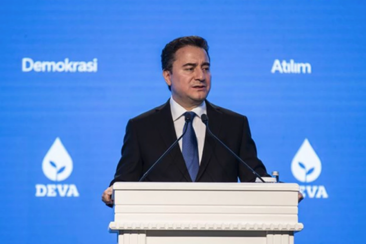 3 isim AK Parti'ye ge&ccedil;iyor! Ali Babacan'dan tepki