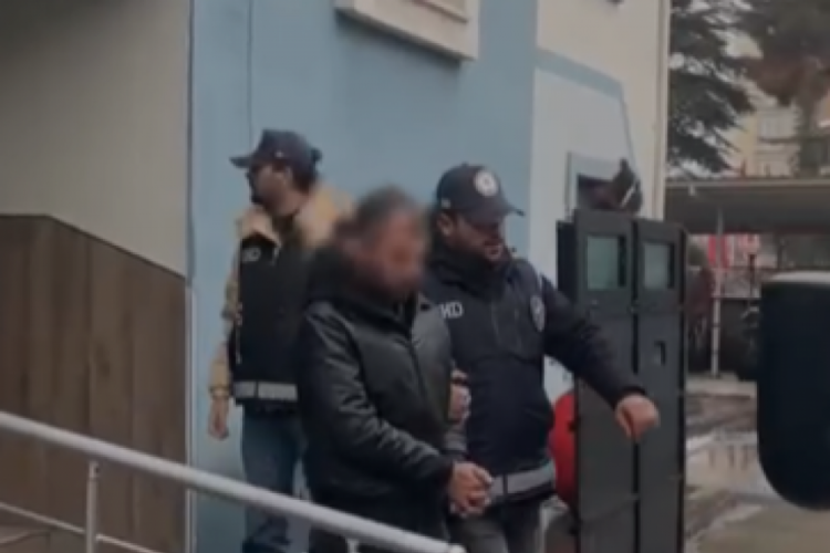 Bolu'da 13 d&uuml;zensiz g&ouml;&ccedil;men yakalandı, 5 organizat&ouml;r tutuklandı