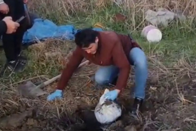 Filmleri aratmayan soygunda altınlar 4 farklı noktada g&ouml;m&uuml;l&uuml; bulundu!