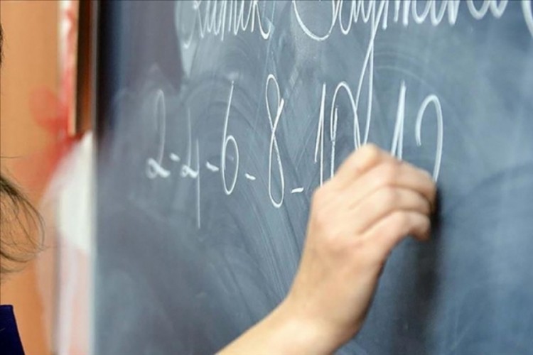 Ders saatinde &ouml;ğrencileri evine g&ouml;t&uuml;r&uuml;p temizlik yaptıran &ouml;ğretmene soruşturma