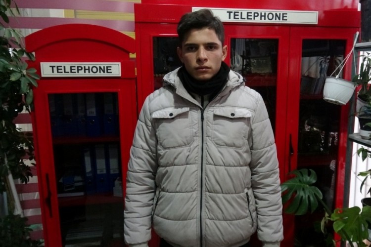 Trafik kazası sonrası işyerine g&ouml;t&uuml;r&uuml;l&uuml;p d&ouml;v&uuml;ld&uuml;!