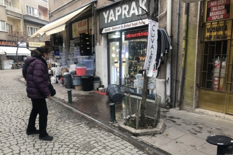 Şiddetli fırtına ortalığı birbirine kattı
