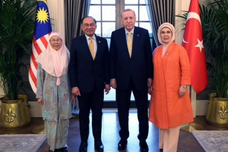 Cumhurbaşkanı Erdoğan, Malezya Başbakanı İbrahim ile g&ouml;r&uuml;şt&uuml;