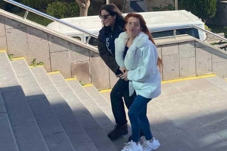 G&ouml;zaltına alındı, kameralara s&ouml;ylediği s&ouml;zler herkesi şaşırttı!
