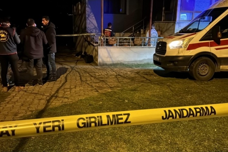 Ahırda uğradığı bı&ccedil;aklı saldırıda can verdi! 20 g&uuml;n &ouml;nce de evi soyulmuştu...