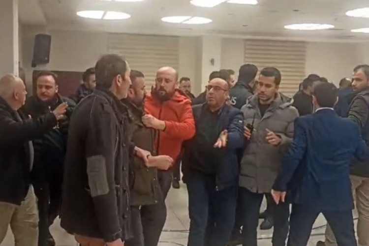 Kayseri'de il&ccedil;e esnaf sanatkarlar odası se&ccedil;imlerinde arbede