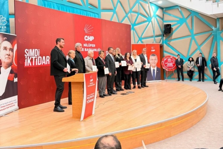CHP Nil&uuml;fer'de mahalle temsilcileri mazbatalarını aldı