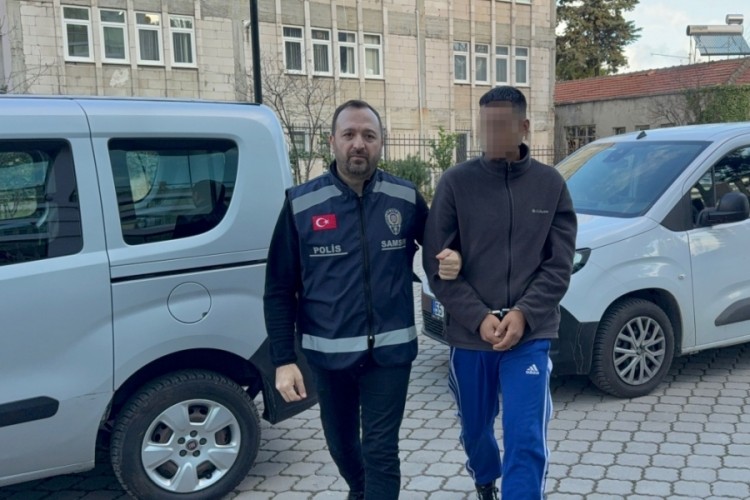 Kavgayı ayıran akrabasını t&uuml;fekle vurdu