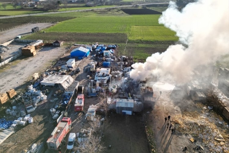 Bursa'da hurdalıkta yangın çıktı!