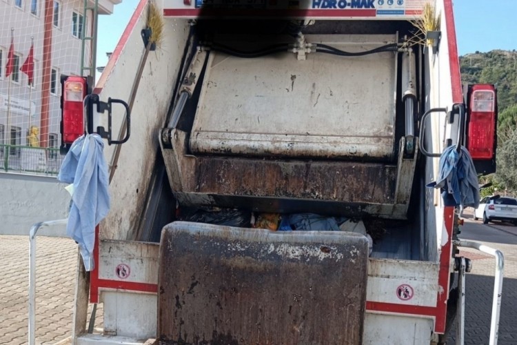 &Ouml;l&uuml;ml&uuml; kazaya neden olan &ccedil;&ouml;p kamyonu şof&ouml;r&uuml; tutuklandı
