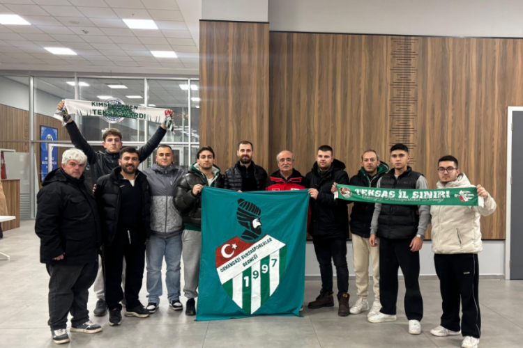 Bursasporlulardan T&uuml;rk Kızılay'ına anlamlı destek