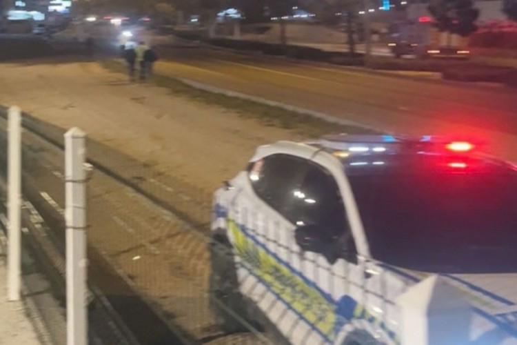 Kaldırıma &ccedil;arpan motosiklet defalarca takla attı: 22 yaşındaki s&uuml;r&uuml;c&uuml; hayatını kaybetti