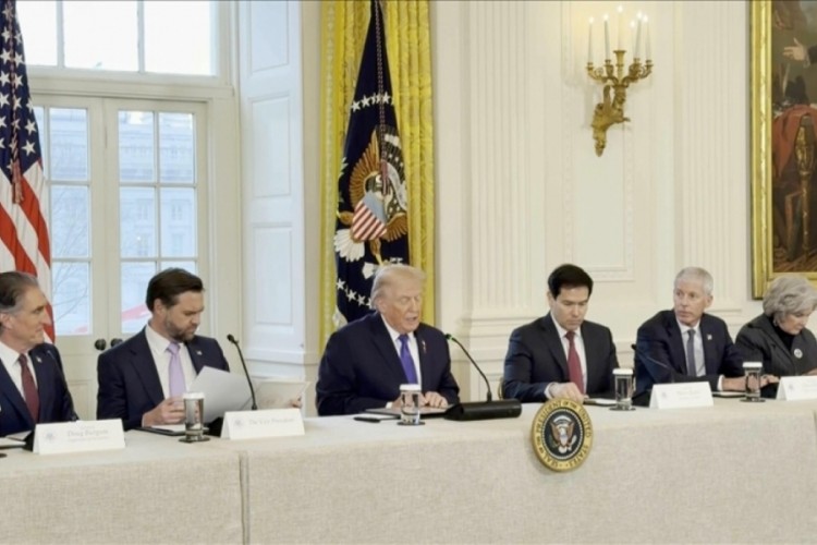 Trump, ABD'li petrol şirketlerle Venezuela'yı g&ouml;r&uuml;şt&uuml;