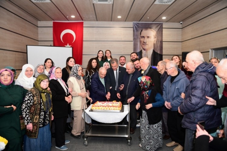 Bursa Osmangazi Belediyesi Alzheimer G&uuml;nd&uuml;z Bakım Evi 3. yılını kutladı