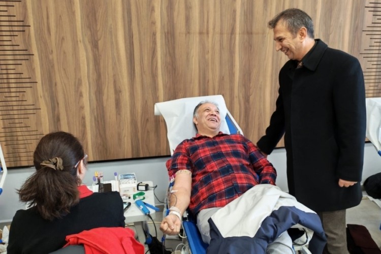 Bursa Orhangazi'de kan kampanyasına b&uuml;y&uuml;k ilgi! 734 &uuml;nite bağış yapıldı...