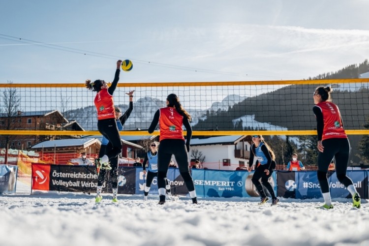 Bursa uluslararası arenada: Kar voleybolu d&uuml;nya turu geliyor!