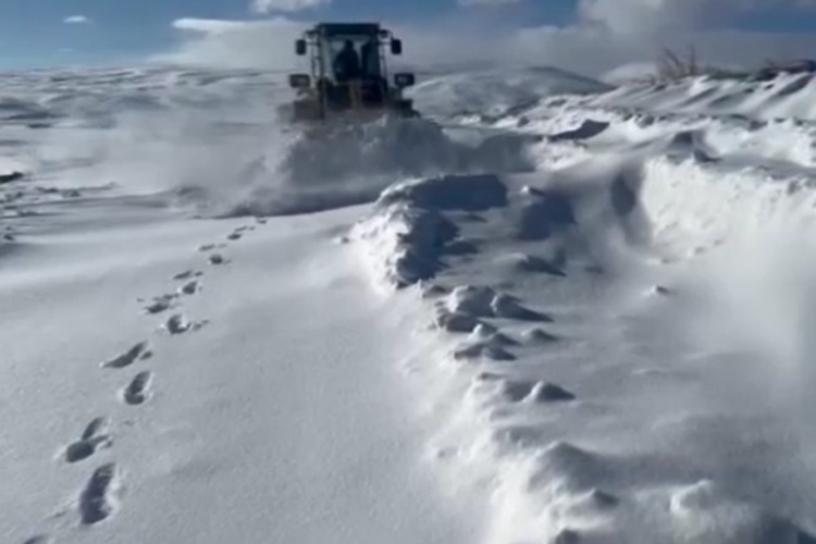 Kars'ta 11 k&ouml;y yolu ulaşıma kapandı!