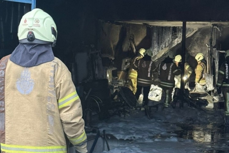 Sanayi Sitesi'nde yangın: Dikkatli &ccedil;ıraklar facianın &ouml;n&uuml;ne ge&ccedil;ti