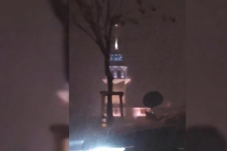 İstanbul'u 'kırmızı kütle' vurdu! Hayat felç oldu