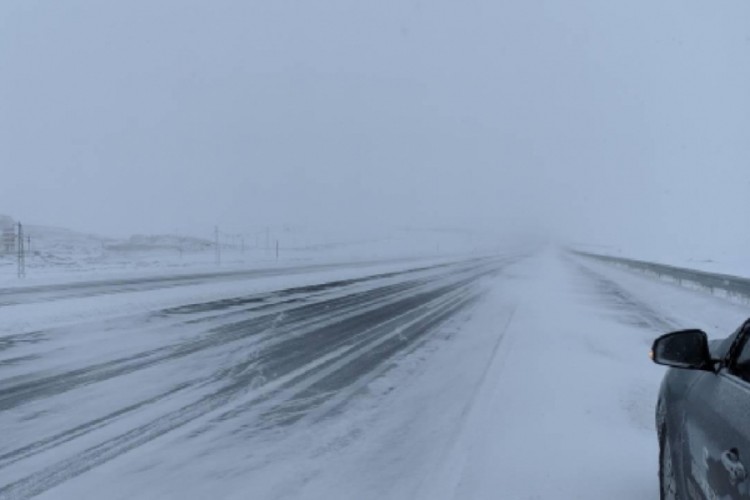Sivas-Kayseri kara yolu ulaşıma kapandı