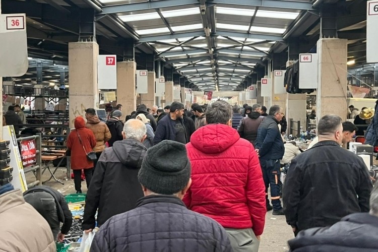 Bursa'da yağmura rağmen Hurda Pazarı'na yoğun ilgi!