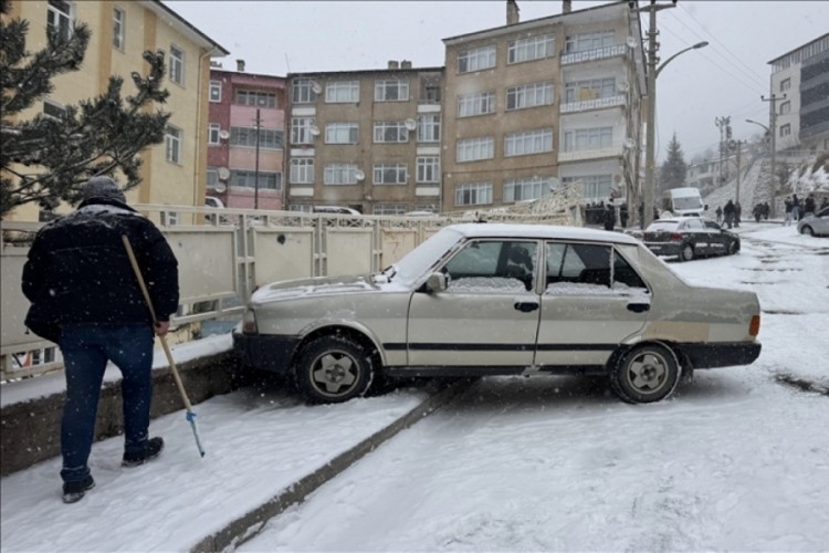 G&uuml;m&uuml;şhane'de okullara 1 g&uuml;nl&uuml;k kar tatili
