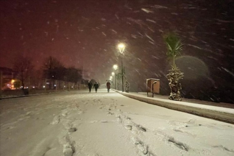 Yalova'da olumsuz hava koşulları nedeniyle eğitime 1 g&uuml;n ara verildi