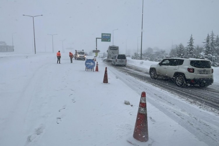 Sivas-Kayseri yolu ulaşıma kapandı