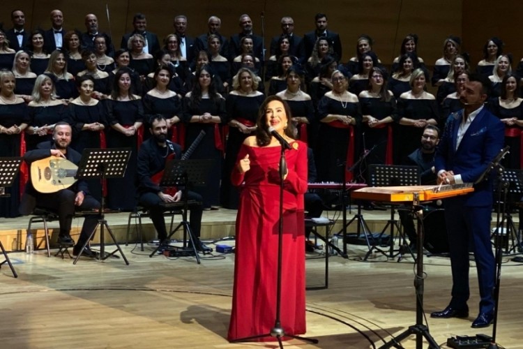 T&uuml;rkan Şoray, Ankara'da sahneye &ccedil;ıktı