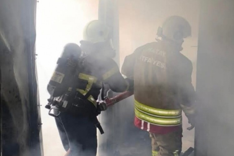 Hatay'da konteyner alevlere teslim oldu!
