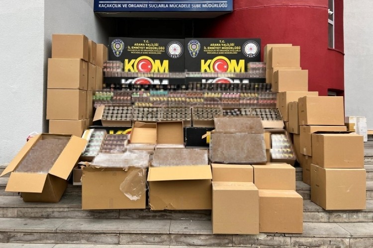 Adana'da depodan servet &ccedil;ıktı: Binlerce paket sigara...
