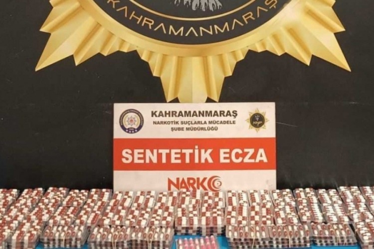 Hoparl&ouml;rde binlerce uyuşturucu hap ele ge&ccedil;irildi: 2 tutuklama