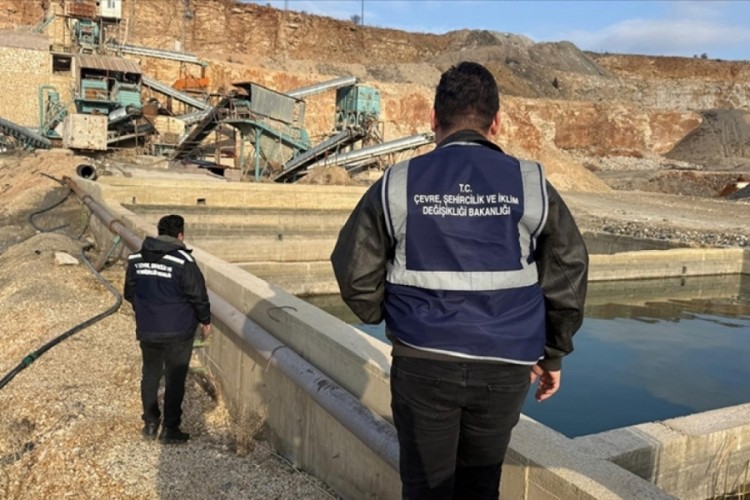 Gediz Nehri'ni kirletenlere milyonluk ceza!