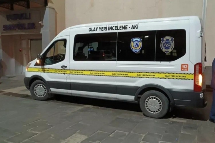 Gen&ccedil; yaşta ş&uuml;pheli &ouml;l&uuml;m! 4 katlı binadan d&uuml;şt&uuml;...