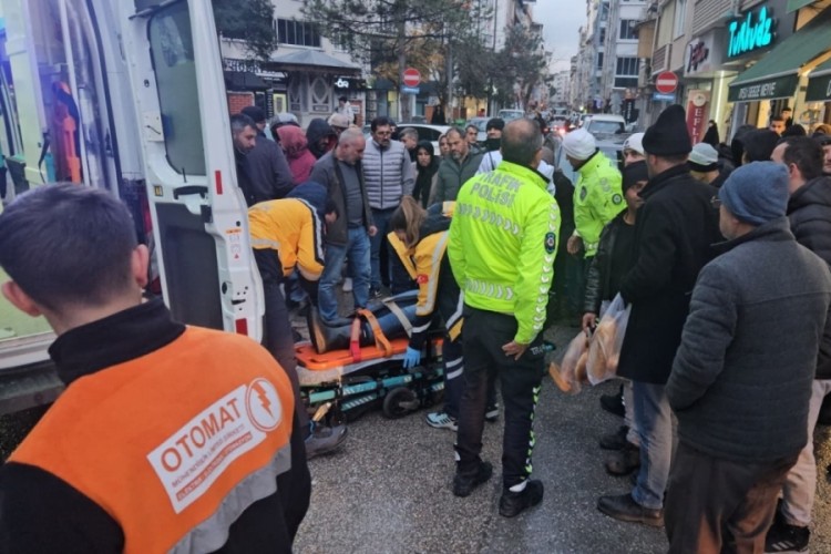 Bursa'da motosikletli gen&ccedil; yaralandı! Kameralara yansıdı...