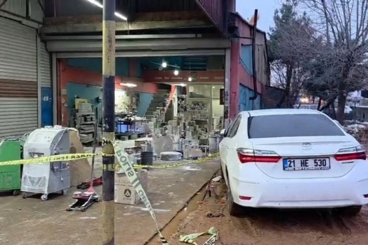 Sobaya yanıcı madde attılar! Ortalık savaş alanında d&ouml;nd&uuml;...
