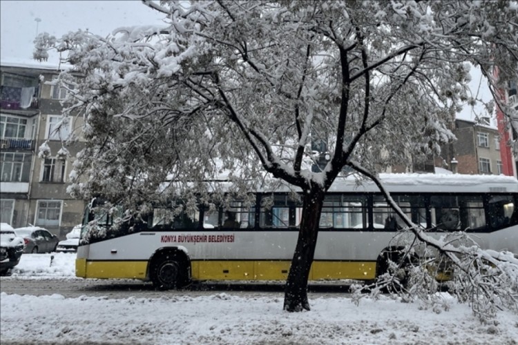 Konya'da 3 il&ccedil;ede okullar tatil