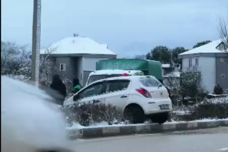 Bursa'da kaygan yol kaza getirdi!