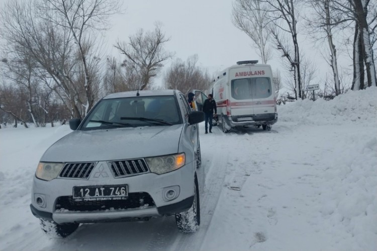 Karlı yollar aşıldı, kalp hastası muhtar i&ccedil;in ekipler seferber oldu